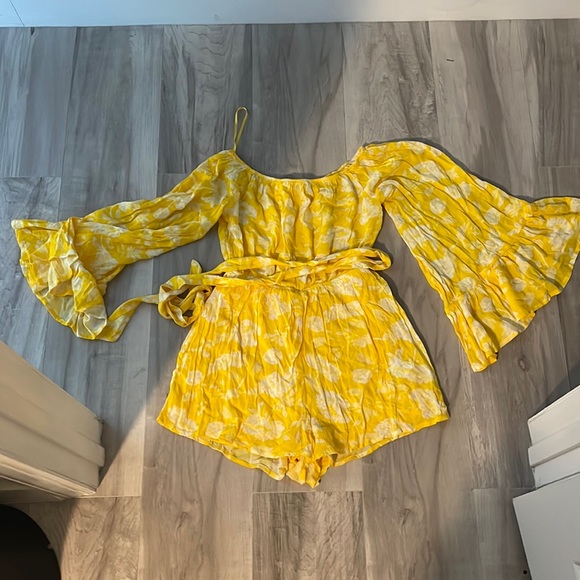 Dresses & Skirts - White and yellow floral romper with flutter sleeves